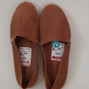 Adam Tucker mocasin size 8 wide soft flats